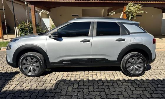 CITROËN C4 CACTUS 1.6 VTI 120 FLEX LIVE EAT6 CITROËN C4 CACTUS 1.6 VTI 120 FLEX LIVE EAT6